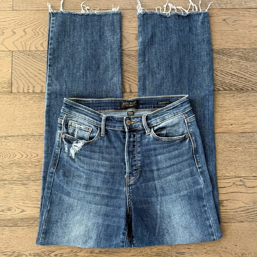 Judy Blue Distressed Frayed Hem Straight Leg Jeans - Picture 2 of 11